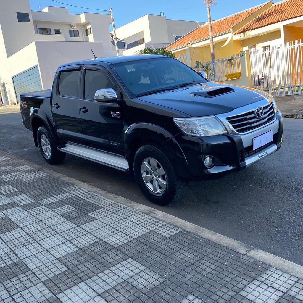 HILUX  SRV DIESEL 2013 AUTOMÁTICA